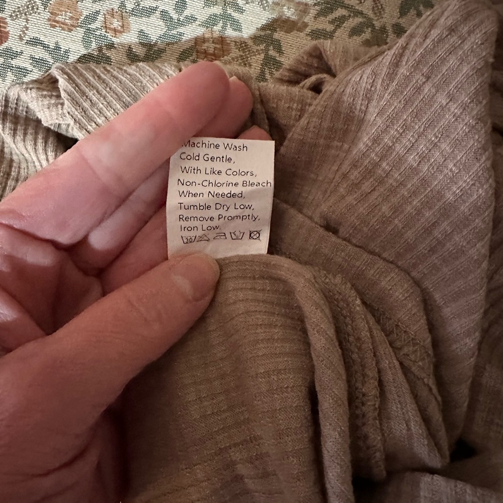 Amazon Women's Beige Ribbed Button-Down Top - Picture 9 of 9